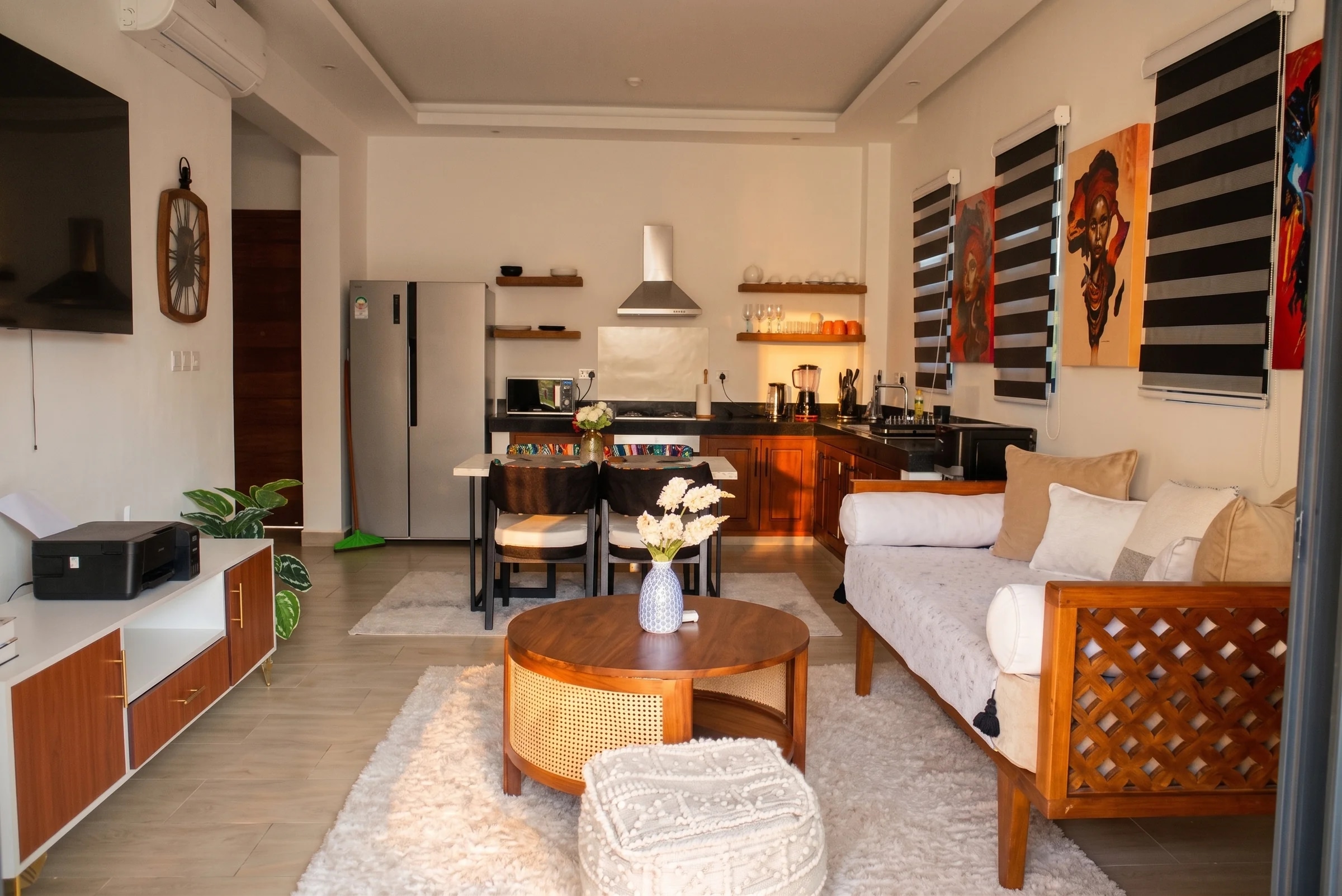 The Sandcastle Apartment - Open-plan Swahili living room and modern kitchen counter